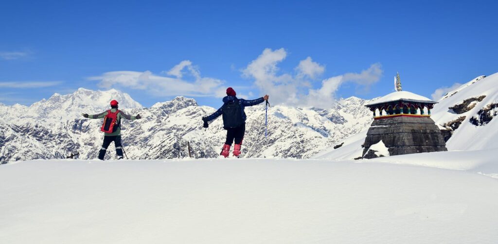 Chopta-in-winter-A-Magnificant-view-of-Himalayan-from-Tungnath-Temple